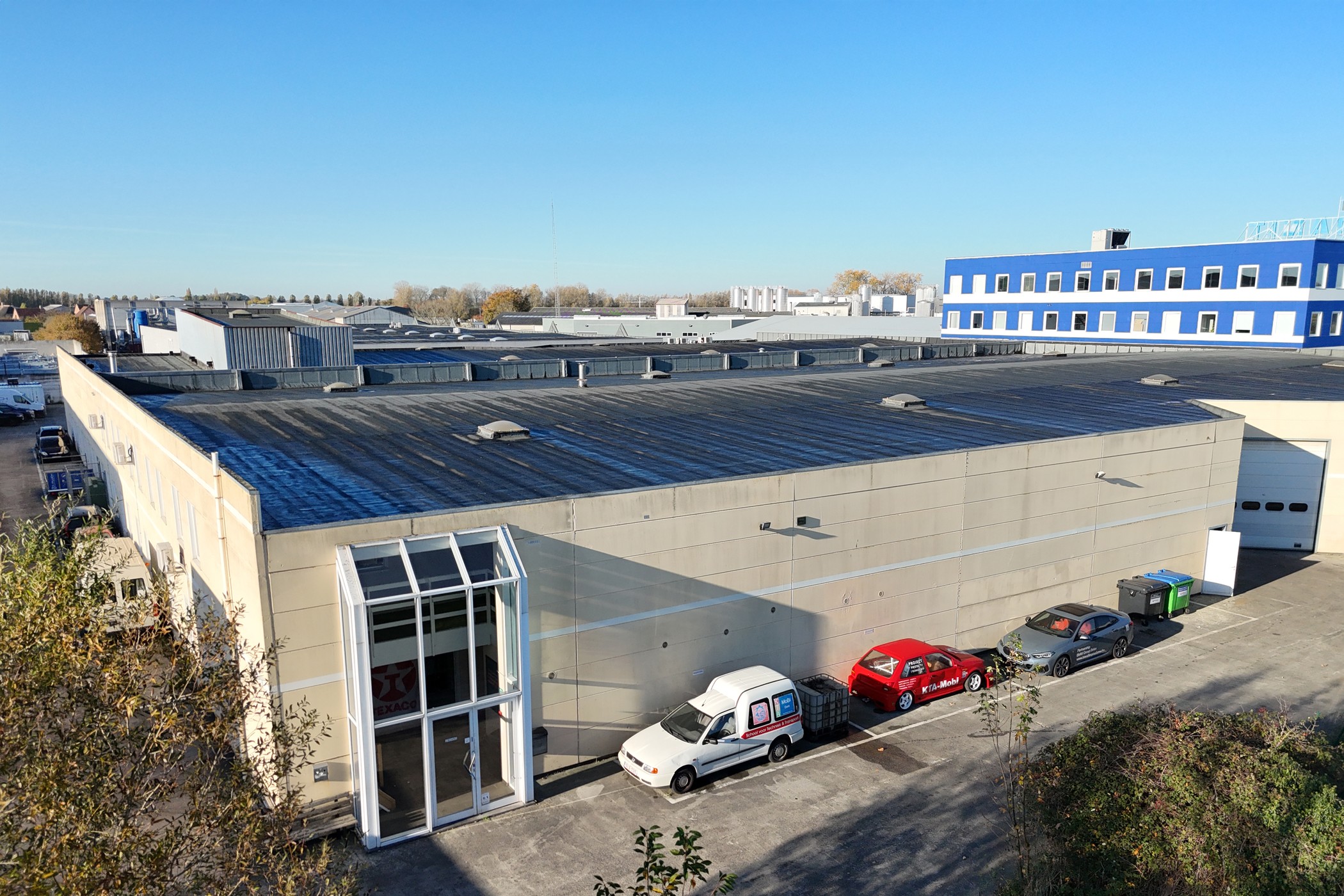 Magazijn met kantoren (1.514m²) in industriepark Drongen - foto 2