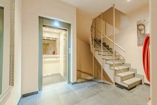 Uitzonderlijk verzorgd appartement met twee ruime terrassen én een garagebox in hartje TurnhoutOp slechts een steenworp van de Grote Markt in...