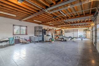 Plusieurs entrepôts à vendre dans le centre de Lo-Reninge.Entrepôt 1 : +/- 100 m² + grenierEntrepôt 2 : +/- 130 m² + grenierEntrepôt 3 : +/- 225 m² +...