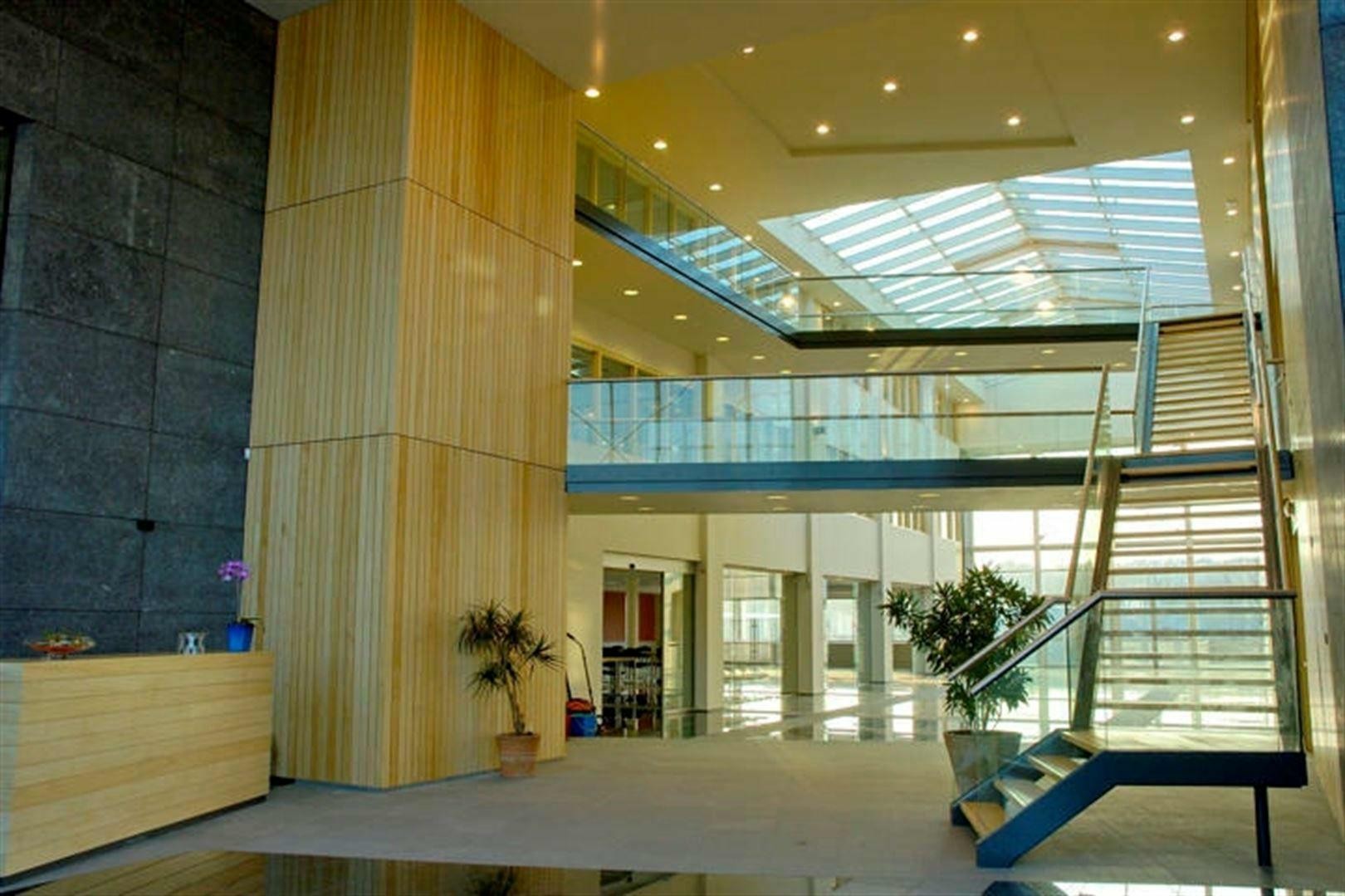 Representatief kantoorgebouw van 560m² gelegen in Lummen - toplocatie - photo 3