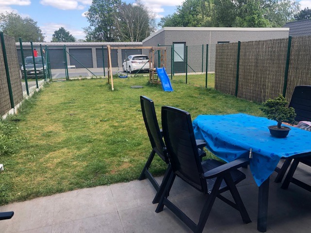 GELIJKSVLOERS APPARTEMENT MET GARAGE TE HUUR IN WACHTEBEKE - foto 4