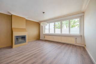 <p><span>In the Laarbekestraat, a quiet street in a residential area in Merksem, we find this apartment to refresh for sale. The center of Merksem, as well as numerous stores, public transport, schools and approach roads can be found in the vicinity. The excellent location is confirmed by a Mobiscore of 9.1/10. The apartment has a living area of 84m² and is located on the 2nd floor with 2 bedrooms.</span></p><p><span> </span></p><p><span>2nd Floor</span></p><p><span>-Entrance hall with checkroom</span></p><p><span>- Separate guest WC</span></p><p><span>-Bright living space</span></p><p><span>-Kitchen</span></p><p><span>-Bedroom 1</span></p><p><span>-Bedroom 2</span></p><p><span>-Bathroom</span></p><p><span> </span></p><p><span>Advantages</span></p><p><span>-excellent location with Mobiscore 9.1/10</span></p><p><span>-2 spacious bedrooms</span></p><p><span>-lots of light and beautiful open views</span></p><p><span>-stores, schools and public transport within walking distance</span></p><p><span>-train station at only 800 meters</span></p><p><span> </span></p><p><span>Are you interested in this apartment for sale in Merksem, are you looking for other real estate, an investment or do you want to know the value of your property? Then BOLT Immo is the right place for you! We will gladly help you.</span></p>