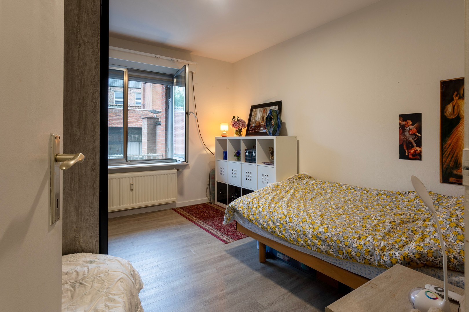 Volledig gerenoveerd twee-slaapkamerappartement in het centrum van Tielt. - foto 5