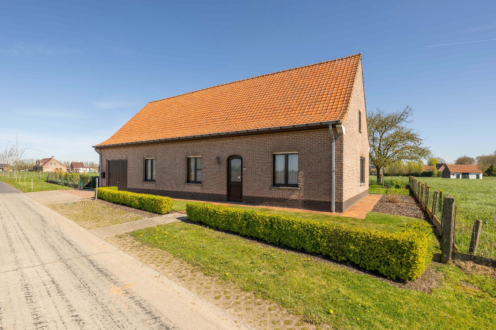 UNIEKE LANDELIJKE EIGENDOM MET WEILAND OP 1HA 35A 95CA - foto 3