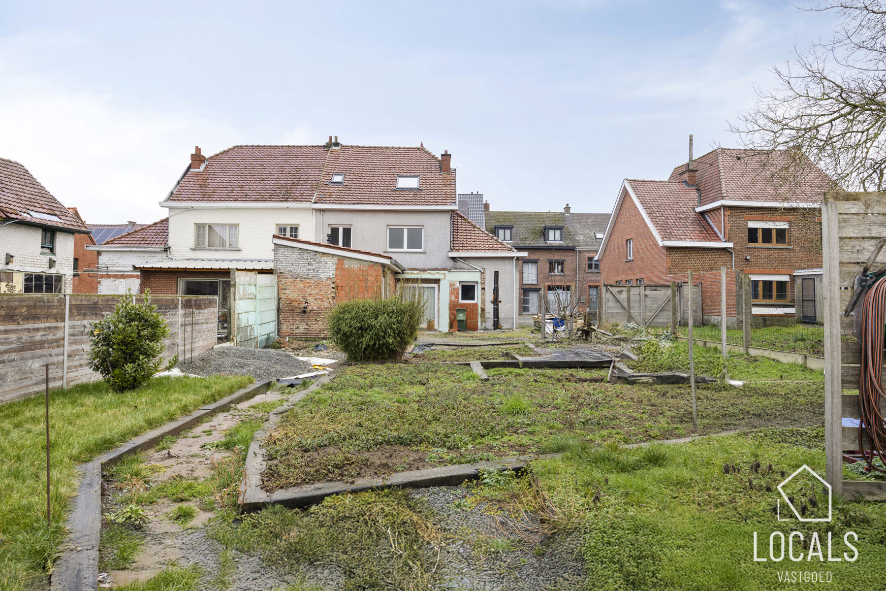 Instapklare woning met 5 slaapk., 3 badkamers en tuin - foto 2