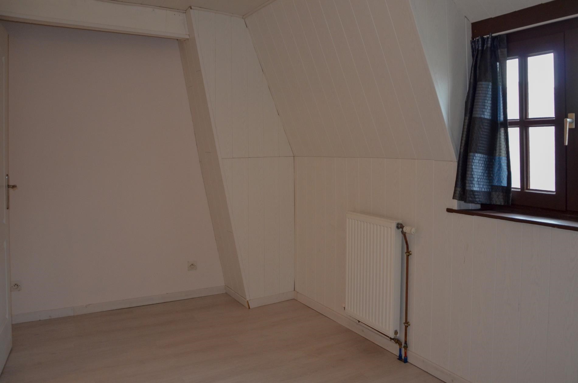 Hoekwoning met 2 slaapkamers en koertje. - foto 5