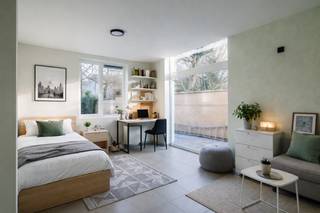 Ben je op zoek naar een investeringsmogelijkheid of een studentenwoning voor uw studerende kinderen? <br /><br />Uitstekende Ligging:<br />Gelegen aan de Jan Delvinlaan 70, geniet deze woning van een locatie dichtbij het centrum van Gent. De uitstekende verbindingen met het openbaar vervoer en de korte afstand tot belangrijke campussen maken dit een ideale plek voor studenten. Bovendien bevindt het pand zich in een buurt met een mobiscore van 9,3/10, winkels zijn binnen bereik.<br /><br />Indeling en Faciliteiten:<br />Het gebouw is volledig gerenoveerd en bestaat uit 36 studenten units<br />- Kamers met en zonder eigen sanitair voorzieningen<br />- Studio’s <br />- Drie gemeenschappelijke keukens<br />- Hippe leefruimte voor gezellig samenzijn<br />- Gemeenschappelijke tuin <br />- Grote fietsenberging, ideaal voor studenten<br />- Lift<br /><br />Waarom investeren in dit pand?<br />- Toplocatie: op wandel- en fietsafstand van verschillende campussen en het centrum <br />- Volledig gerenoveerd<br />- Hoge huuropbrengst: ideaal als investering <br />- Gemeenschappelijke en private ruimtes: flexibiliteit voor verschillende doelgroepen<br />- Instapklaar: beschikbaar voor het volgende academiejaar <br />- Verkoop onder registratie<br /><br />Dit pand is perfect voor wie zoekt naar een studentenwoning of een investering in het hart van Gent.<br />Prijzen starten vanaf 160.000 euro voor een kamer en 220.000 euro voor een studio.<br /><br />De gebruikte oppervlaktes zijn bruto vloeroppervlaktes.<br /><br />Contacteer Anthony voor meer info op 0488 14 62 77.