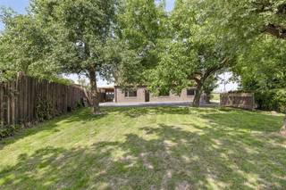 In het rustige en landelijke Poesele bevindt zich deze gezinswoning, perfect voor wie houdt van ruimte en absolute rust.De woning beschikt over maar...