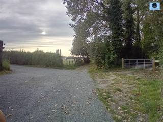 TERRAIN POUR CONSTRUCTION OUVERTEPrix demandé : 75 000 eurosTerrain très calme situé dans un environnement verdoyant, à proximité de champs avec une...