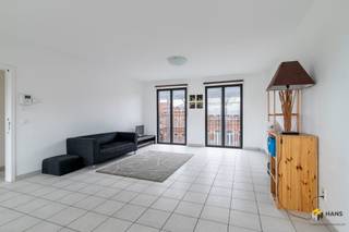 <p><span>Spacious apartment (110 m²) with 2 bedrooms and terrace (12 m²) in Antwerp (2020).</span></p><p><span>Living opposite Den Tir Shopping Center means enjoying stores, restaurants and numerous amenities nearby, combined with excellent accessibility. Thanks to the proximity of public transport, the velo-sharing system and important connecting roads, you can effortlessly move here to and around the city.</span></p><p><span>The apartment is located on the second floor of a well-kept building built in 2012, whose roof was insulated conformably. The fixed costs are approximately €140/month. Furthermore, the electricity is compliant and the aluminum windows are double-glazed.</span></p><p><span>With a living area of no less than 110 m², you will enjoy a particularly large amount of space and light here. Upon entering, there is a practical checkroom corner, as well as a separate toilet and a handy storage/laundry room (3 m²).</span></p><p><span>The bright living space with open, fully equipped kitchen forms the heart of the apartment and has a total area of about 50 m². Thanks to the large windows at the front and rear, you enjoy a pleasant open feeling and lots of natural light here. Through a sliding door you reach the southeast-oriented terrace of 12 m², where you can enjoy an open view of the surroundings.</span></p><p><span>Furthermore, the apartment has two full bedrooms of 10 m² and 15 m² and a bathroom of 7 m² with walk-in shower and washbasin cabinet.</span></p><p><span>Are you looking for a spacious and move-in ready apartment in a central location? Do not miss this opportunity! Living area 110 m² – ref: gross floor pop. For more info or a free estimate visit </span><span><span>www.hansimmo.be</span></span></p><p><span> </span></p>