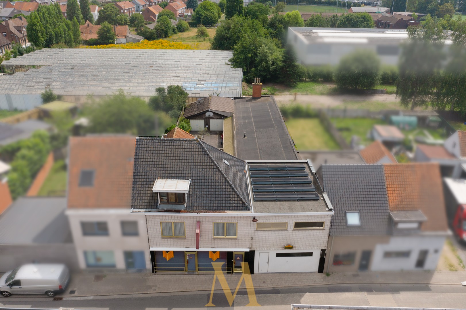 Ruim handelspand met woonst op toplocatie in Desselgem, eindeloze mogelijkheden! - foto 1
