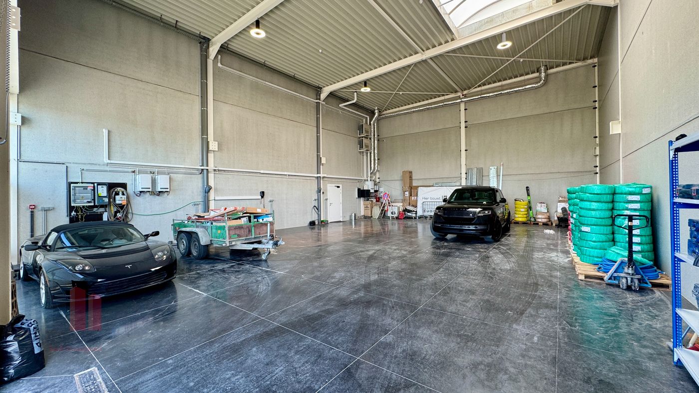 Bâtiment polyvalent avec entrepôt, bureaux et logement - photo 4