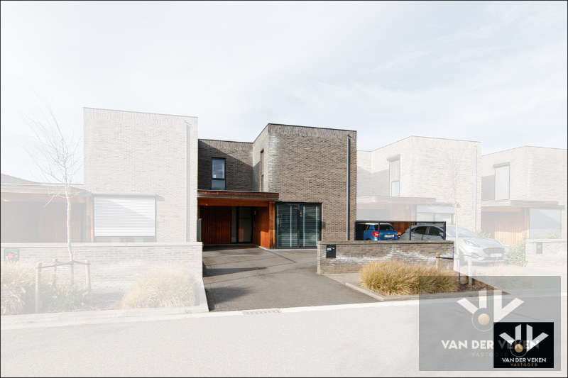 Instapklare, recente en energiezuinige woning met 3 slpk en volledig omheinde tuin - foto 1