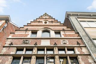 Ontdek deze uitzonderlijke handelswoning op een perceel van 130 m², beter gekend als het ‘Huis van Stadt Antwerpen’. Dit prachtig beschermd...