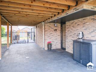 TE KOOP: energiezuinige halfopen BEN-woning in Pelt, op korte afstand van het centrum. Deze recente woning (bouwjaar 2020) combineert modern comfort...