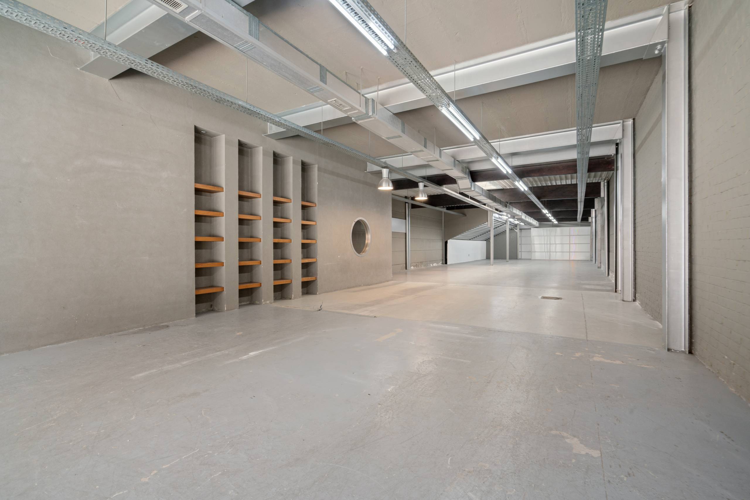 Ruim handelspand met potentieel voor 2 bovengelegen lofts - foto 4
