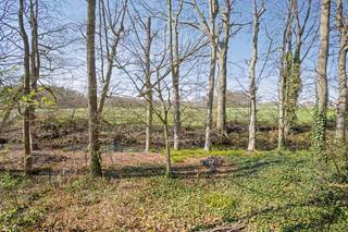 Prachtige bouwgrond voor een open bebouwing, gelegen in een rustige en groene omgeving. De locatie biedt de perfecte combinatie van natuurlijke...
