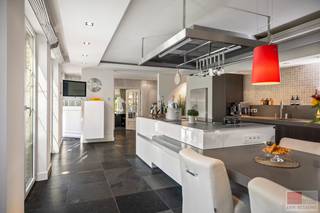 Exclusieve, luxueuze villa op toplocatie nabij Maastricht en de Euregio – nu ook virtueel te beleven via Matterport 3D-tourBeleef deze villa alsof u...