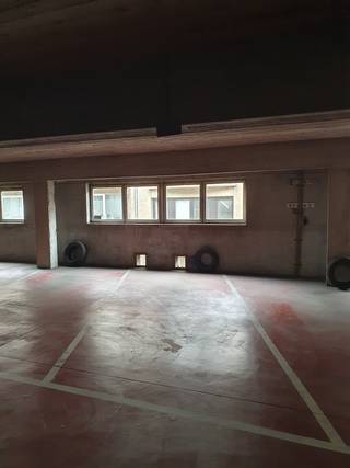 Place de parking à louer pour €90 dans le centre d'Ostende. 3e étage. Hauteur maximale d'accès: 1,80 m. Disponible immédiatement. <br />Largeur de la place de parking: 2,20 m<br />Longueur de la place de parking: 5,40 m