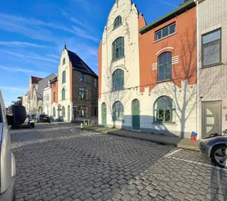 VISITS BY APPOINTMENT ONLY VIA IMMODAVINCI.BELOCATIONThis charming property is situated in a quiet, green area with stunning views of the water. The...