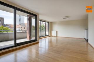 Lichtrijk en modern appartement met 2 slaapkamers, terras en kelderruimte op een rustige toplocatie in hartje Leuven.Dit verzorgde appartement...