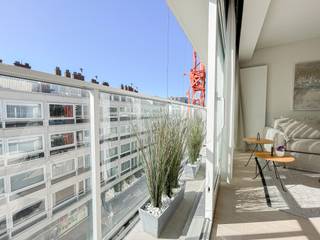 Recent, tijdloos gerenoveerd appartement op een toplocatie aan de Kustlaan, nabij het Driehoeksplein. Dit praktisch ingedeelde appartement is...