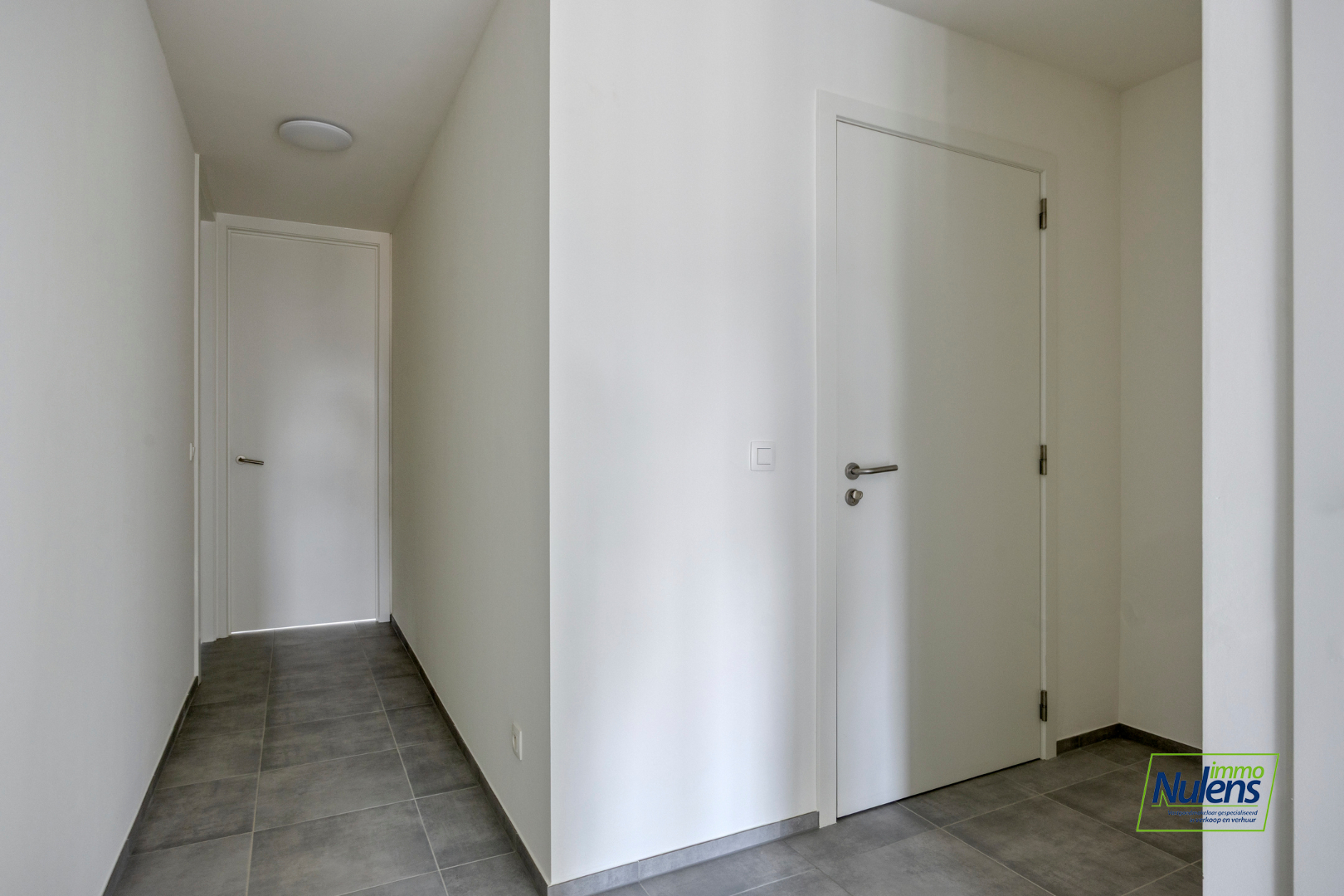 Stijlvol nieuwbouwappartement met 2 slaapkamers en zonnig terras in hartje Lanaken! - foto 3