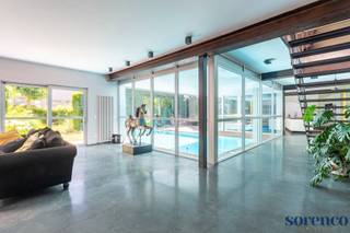 Deze unieke en exclusieve loft van ca. 500 m², gelegen in een rustige straat nabij het station van Mechelen, biedt een unieke combinatie...