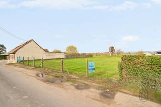 Prachtig gelegen bouwgrond van 2.585 m² te Saint-Sauveur. Het perceel geniet van een schitterend open zicht op Ronse en de Kwaremont, midden in...