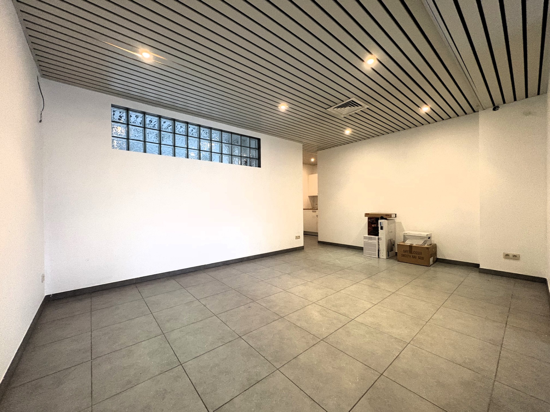 Polyvalent handelspand/kantoorruimte op topligging in centrum Waregem - foto 5