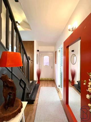 Ontdek deze prachtige, ruime woning die perfect is voor gezinnen die op zoek zijn naar comfort en functionaliteit. Bovendien is de woning...