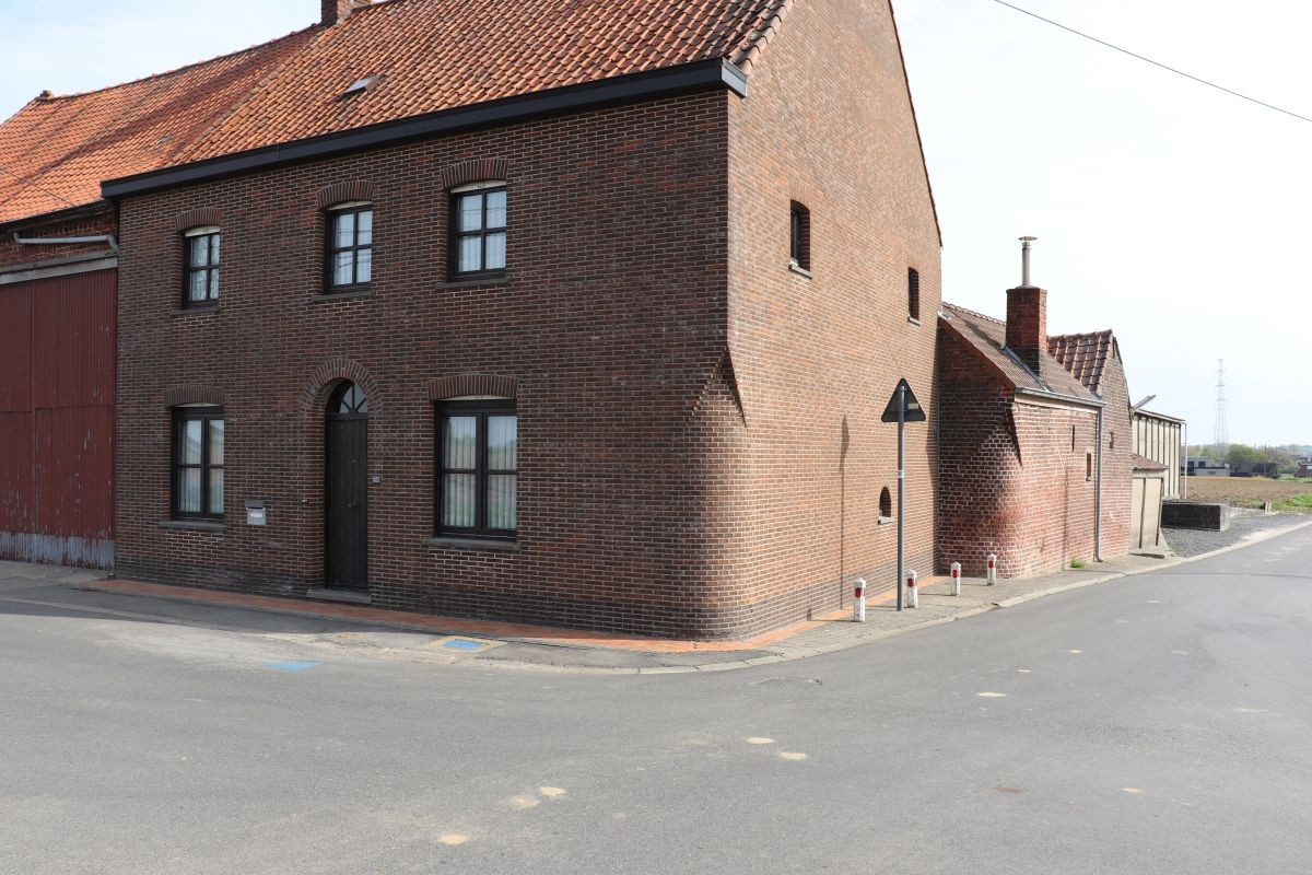 Hoeve met twee woningen, loodsen en para-agrarische activiteit te koop te Zwevegem - foto 5
