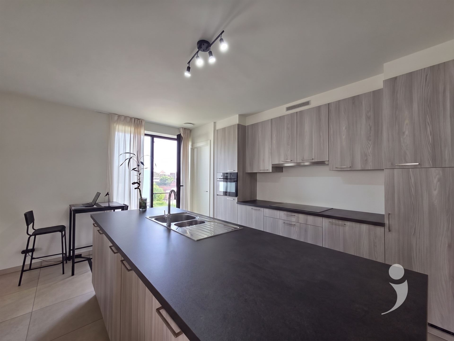 Zeer ruim en duurzaam appartement met 3 kamers en 1 staanplaats - foto 5