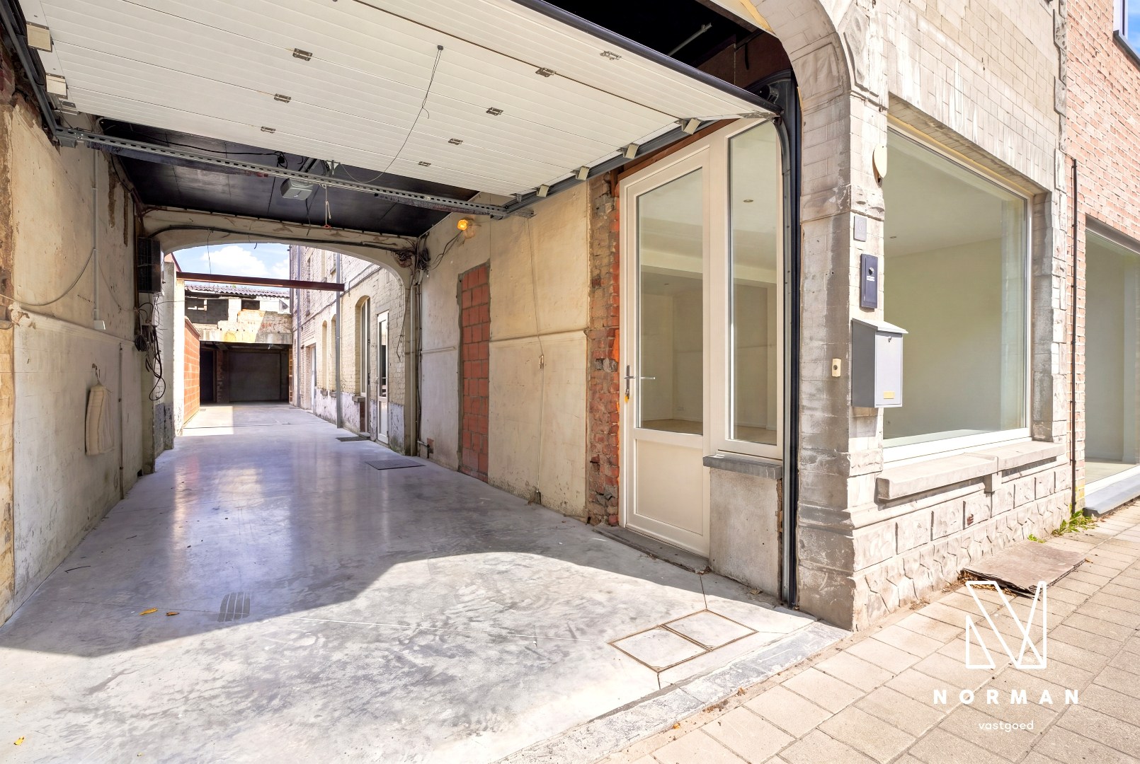 Multifunctioneel gebouw (wonen - werken - opslag) op commerciële ligging te Kortrijk - foto 4