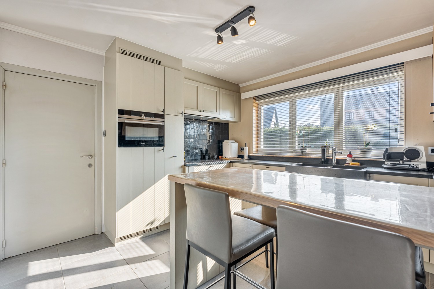 Deels te renoveren woning met veel potentieel en ruime tuin op top locatie in Mol-Sluis - foto 5