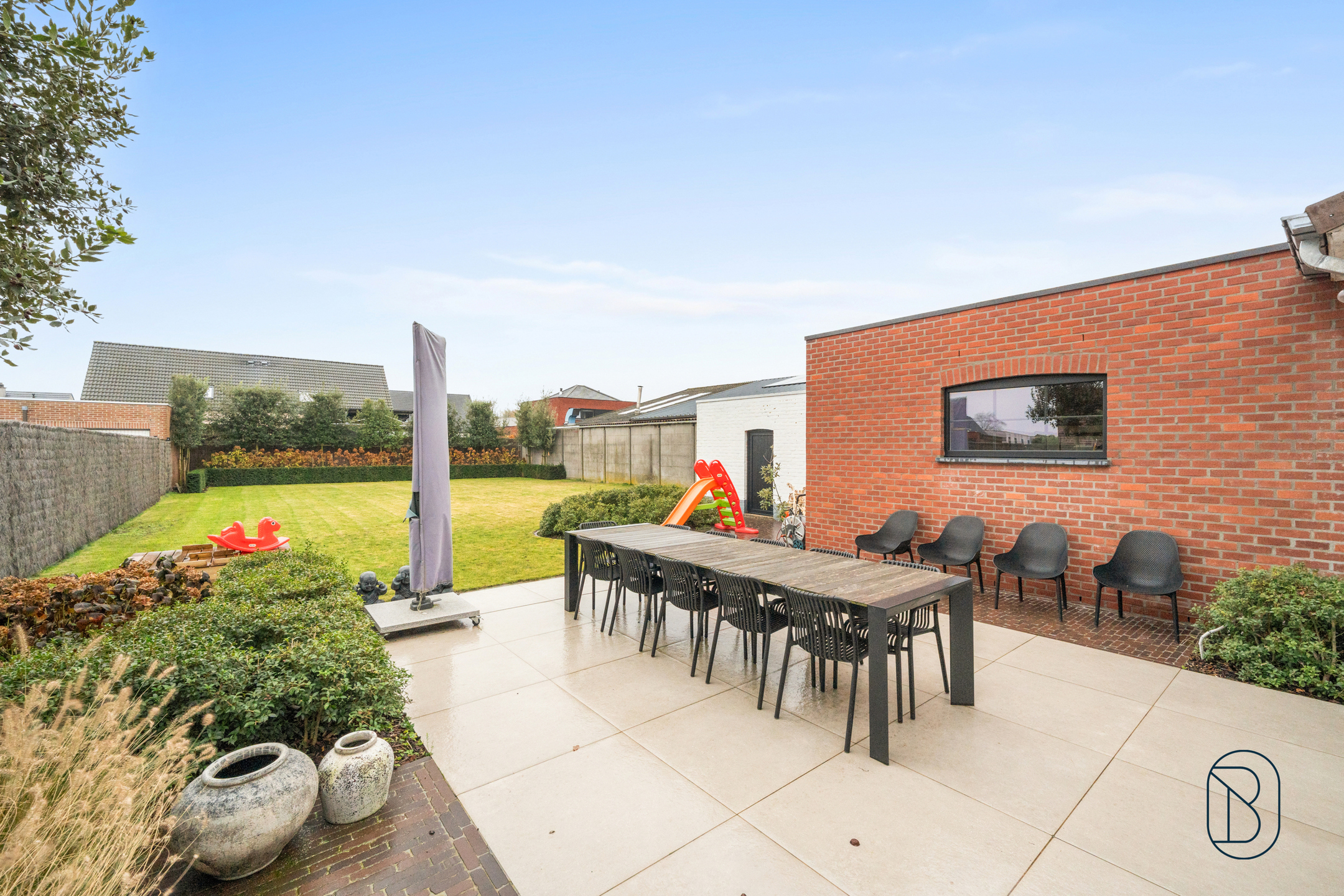 Mooi gerenoveerde villa met oprit, grote tuin en 3 slk. - foto 3