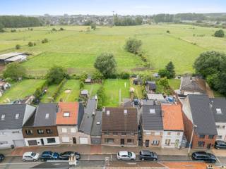 <p>[[ DIT PAND NEEMT DEEL AAN DE ERA OPEN HUIZEN DAG OP 13/6 VAN 14:30 TOT 15:30 ]]</p>

<p>Te koop: Ruime woning met garage in de Meerstraat, Liedekerke, gelegen in een rustige residentiële omgeving met een grote tuin en zicht op over de groene velden.</p>

<p> </p>

<p><span>De locatie is een absolute troef! Op enkele minuten wandelen van het centrum en station van Liedekerke, op fietsafstand van station Denderleeuw én nabij oprit E40 Affligem maar toch gelegen in een rustige straat met prachtig groen verzicht.</span></p>

<p>Deze woning met 6 slaapkamers, 2 badkamers en 2 leefruimtes is ideaal voor een combinatie wonen-werken, zorgwoning of voor grote gezinnen!</p>

<p> </p>

<p>Enkele troeven:</p>

<ul><li>De woning onderging in 2020 een grondige renovatie (dak, leidingen, isolatie,...)</li><li>Grote garage met plaats voor 2 wagens</li><li>EK conform</li><li>Geen renovatieverplichting</li></ul>

<p> </p>

<p> </p>

<p>Interesse! Contacteer ons vandaag nog contact op voor een bezoek!</p>

<p> </p>

<p>JOUW DROOMHUIS. ZO GEVONDEN!</p>