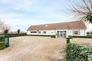 Middelkerke (Leffinge): open handelspand in Leffinge, gunstig gelegen langs de Torhoutsesteenweg, met een groot perceel en tal van mogelijkheden. Dit...