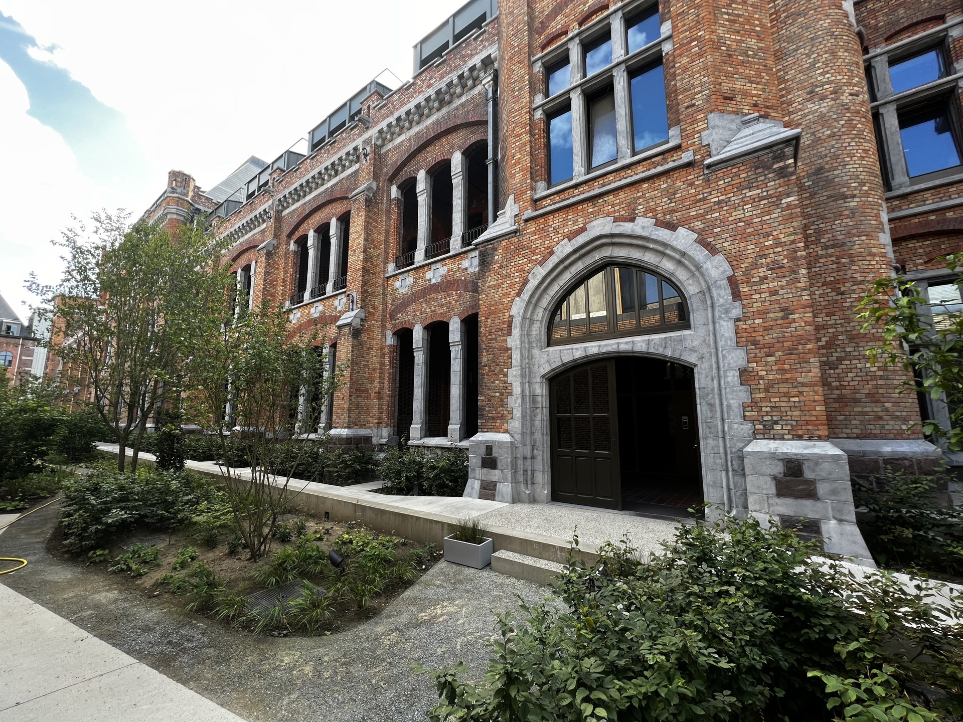 Uniek appartement met 2 slp, staanplaats, wintertuin te Gent - foto 2