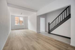 Prachtig herenhuis te koop in Kessel-Lo, waar karakter, modern comfort én energiezuinig wonen naadloos samenkomen. Deze volledig gerenoveerde...