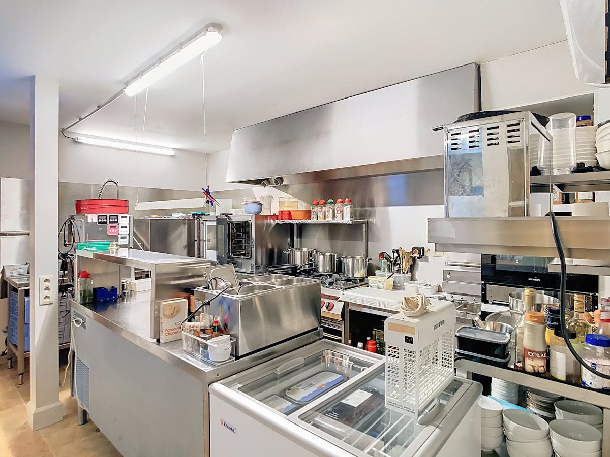 Bâtiment d'accueil entièrement équipé dans une entreprise bien gérée - photo 5