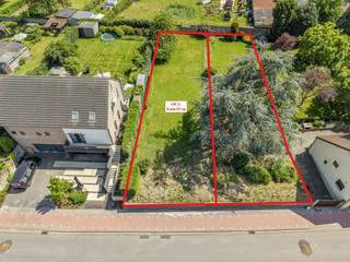 Deze Zuid-gerichte bouwgrond voor het bouwen van een half-open bebouwing is gelegen in hartje Sint-Pieters-Rode in een landelijke omgeving op een boogscheut van het Kasteel van Horst. Gekend als lot 1 met een perceeloppervlakte van 4 are 57 ca van een recent goedgekeurde kleine verkaveling in een vernieuwde straat.<br />Benieuwd hoe u kan bouwen ? U kan de verkavelingsvoorschriften hieronder downloaden.<br />Voor bijkomende info kan u me bereiken op 0477 284876 of via vincent@immojanstas.be