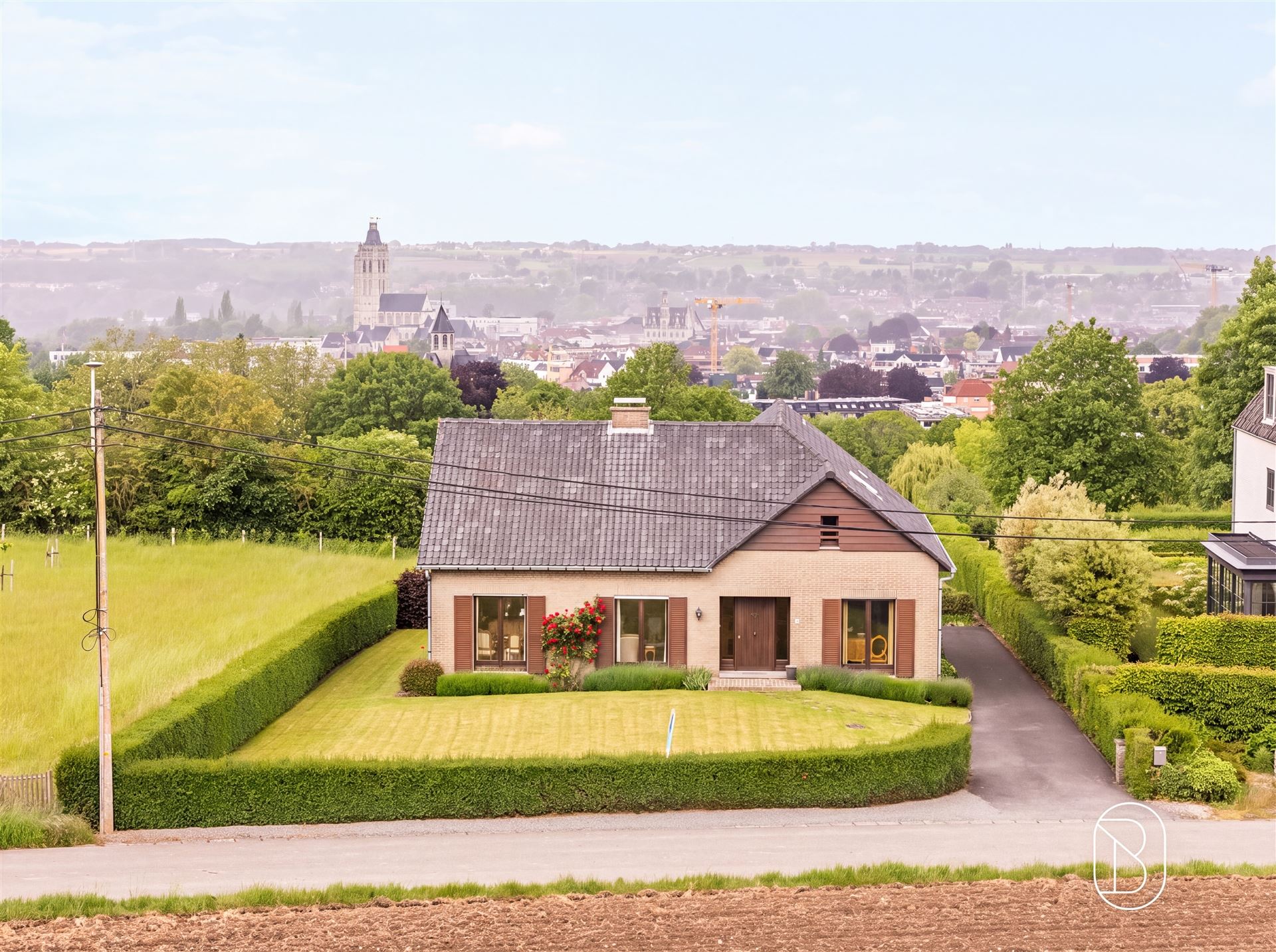 Degelijke villa met prachtig open zicht. - foto 1