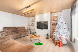 Op een uitstekende ligging in het geliefde Mariakerke, op de hoek van de Pycke de Ten Aerdelaan en de Longchamplaan, bevindt zich deze...