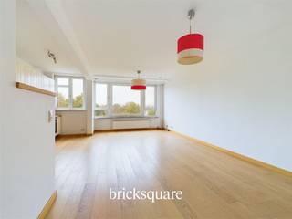 SCHAERBEEK - Discover this apartment in excellent condition, ideally located in the Meiser district of Schaerbeek, close to all shops, schools and public transport. The main roads provide quick access to the city center and surrounding areas, allowing you to enjoy a calm yet dynamic lifestyle.This 80 m² apartment, located on the 3rd floor of a residence, will seduce you with its attractive location, spaciousness and brightness. It comprises an entrance hall, a large, bright living room with a super-equipped kitchen, two comfortable bedrooms, a toilet and a bathroom. There's also a cellar in the basement.The building boasts a number of assets, including the recent renovation of the roof. In addition, photovoltaic panels have been installed to maximize energy efficiency. The condensing boiler ensures efficient, economical heating.EPC B-, double-glazed windows, compliant electricity and entry phone, bike roomAsking price: €270,000Available immediately.Contact BrickSquare for more information: 02/315.25.13 or www.bricksquare.be