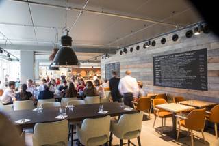 Offices easily accessible, ideally located at the foot of the Atomium and in green surroundings. Several facilities available on site, such as...
