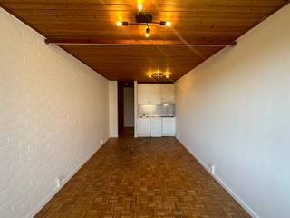 Ontdek deze studio op de eerste verdieping van een rustige residentie te Bredene.Bij het betreden van de studio wordt u begroet door een ruime...