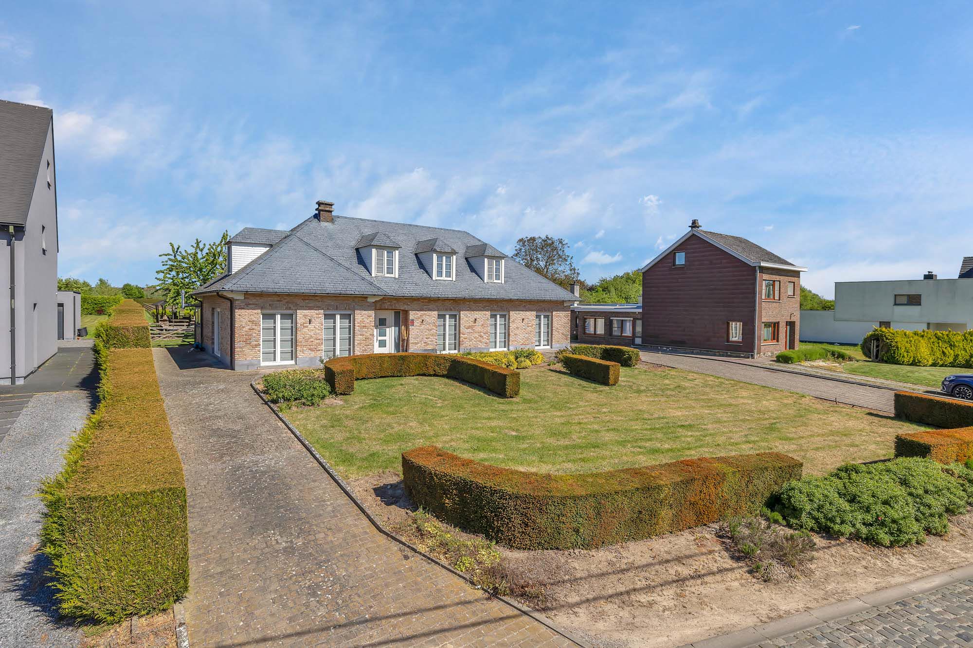 House for sale in Roosdaal with 4 bedrooms - photo 1