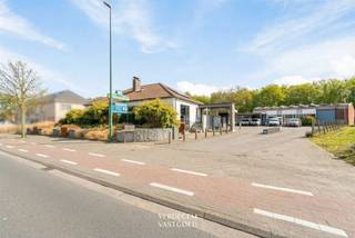<p><span>Location<br /><br /><br /><br /></span></p><p><span>Villa with warehouse<br /><br /></span></p>