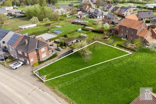 Building plot in a development for open construction in a quiet location in Bilzen. This land is a stone's throw from Maastricht and all...